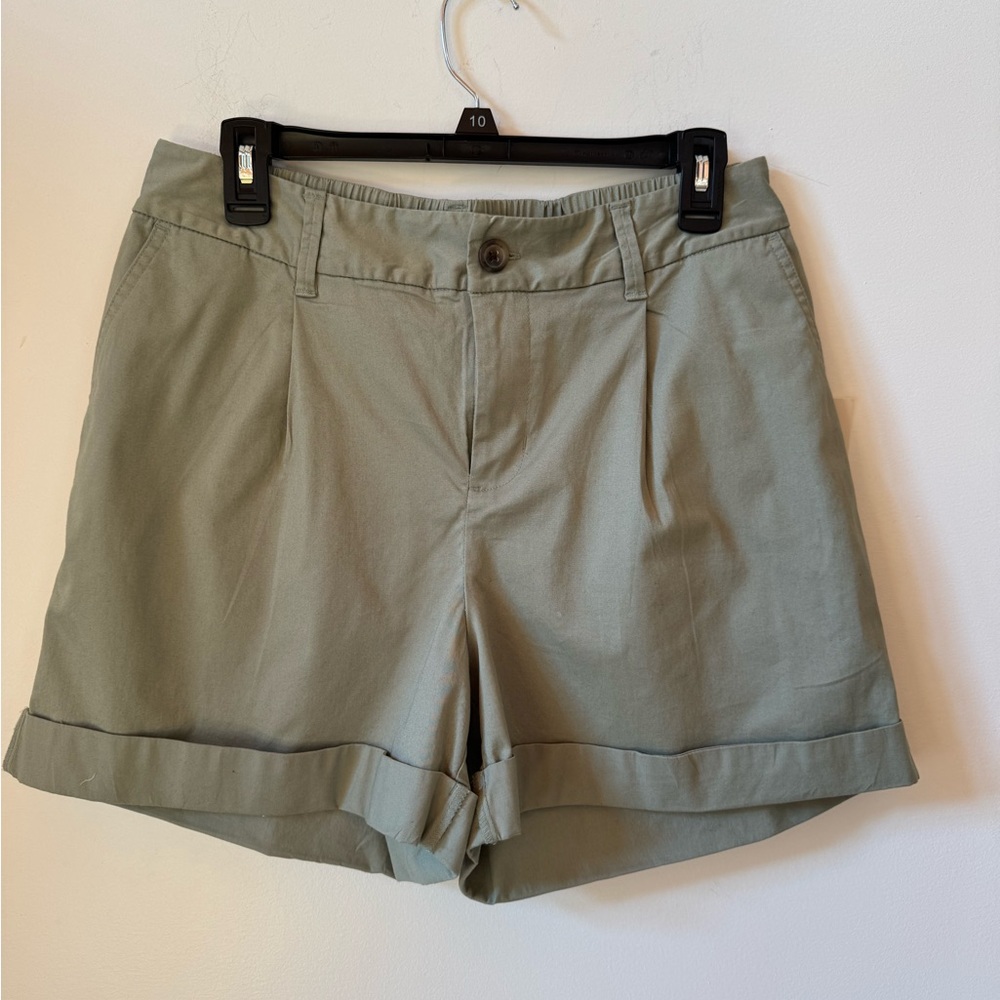 Women’s A New Day Pleated Shorts Light Olive Size M NWT